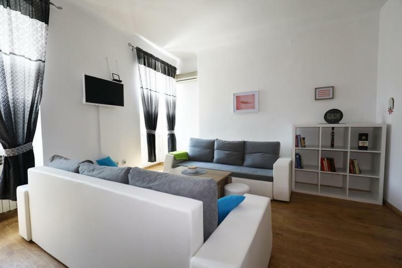 Odeon Apartment And Rooms غييكا المظهر الخارجي الصورة