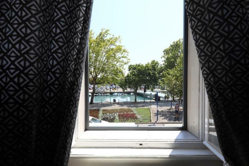 Odeon Apartment And Rooms غييكا المظهر الخارجي الصورة
