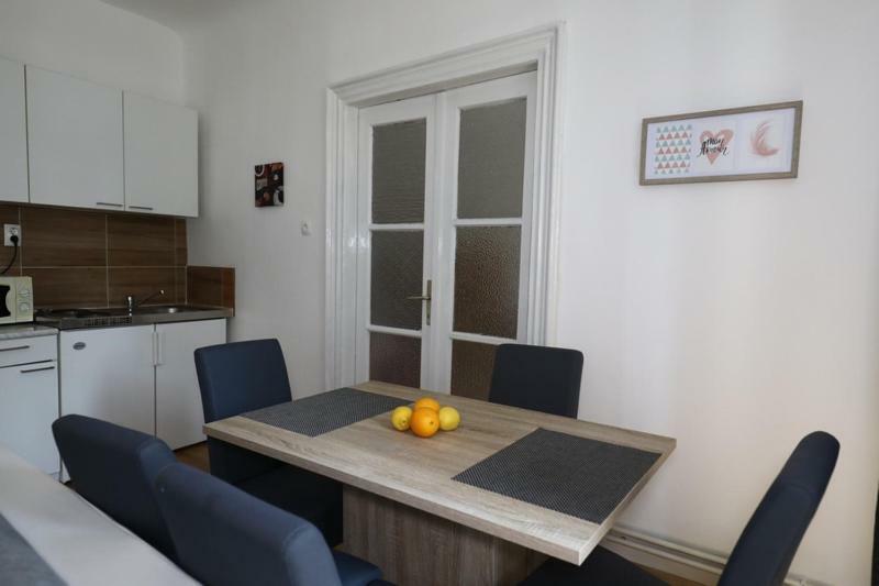 Odeon Apartment And Rooms غييكا المظهر الخارجي الصورة