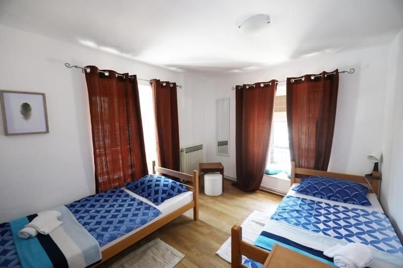 Odeon Apartment And Rooms غييكا المظهر الخارجي الصورة